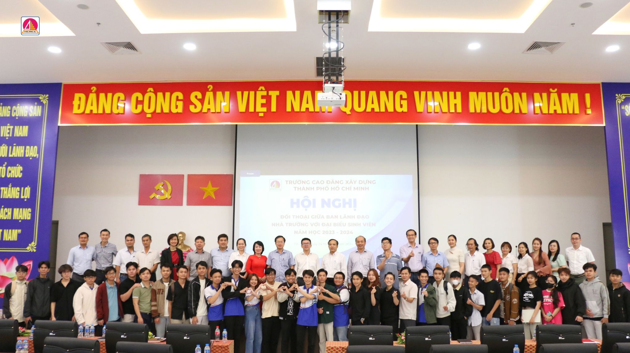 Hội Nghị Đối Thoại Giữa Lãnh Đạo Nhà Trường Với Đại Biểu Sinh Viên Các Lớp