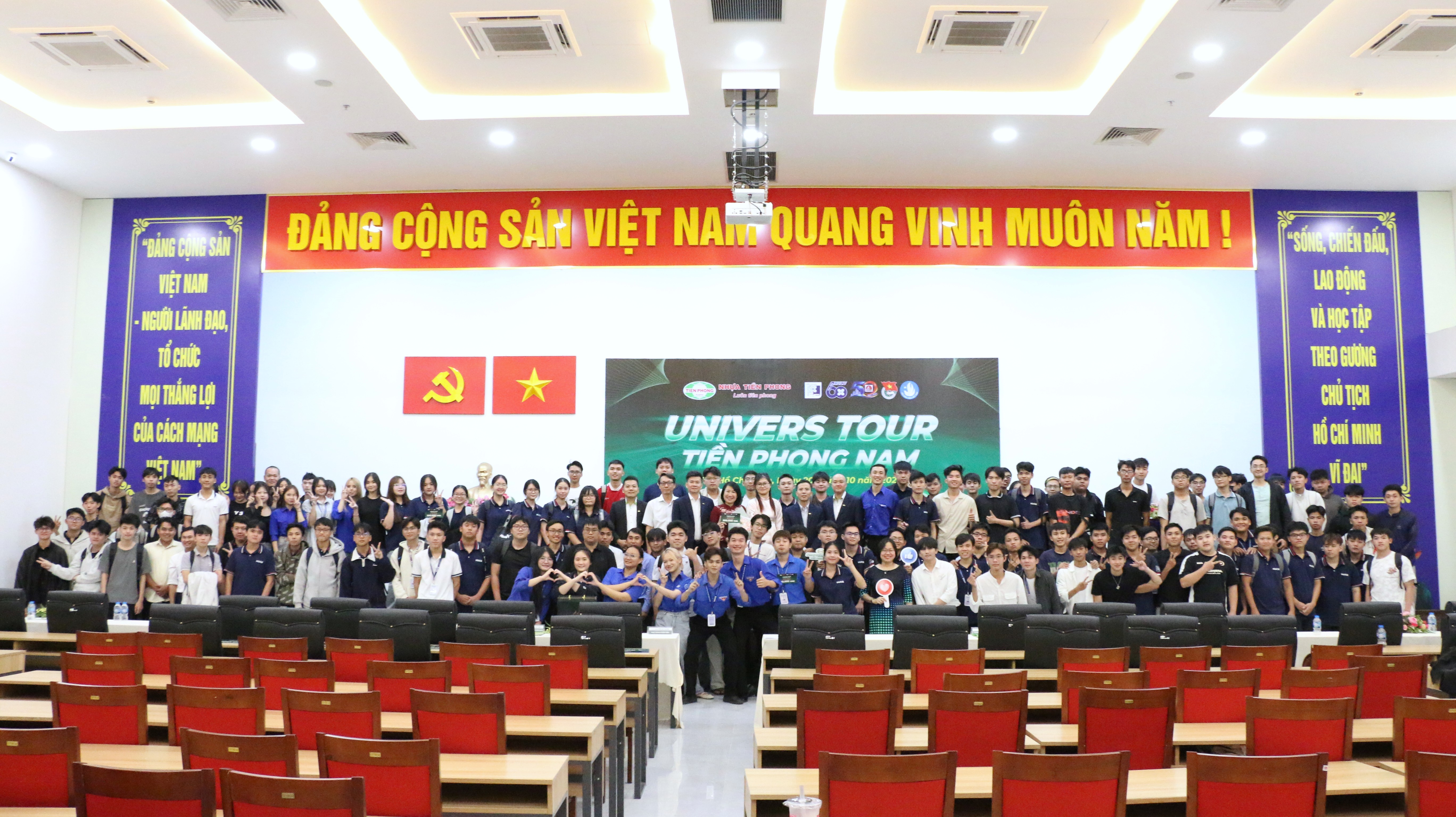 Trường Đại Học Xây Dựng Hà Nội - Phân Hiệu TP. Hồ Chí Minh Phối Hợp Cùng Nhựa Tiền Phong Nam Tổ Chức Chương Trình Univers Tour