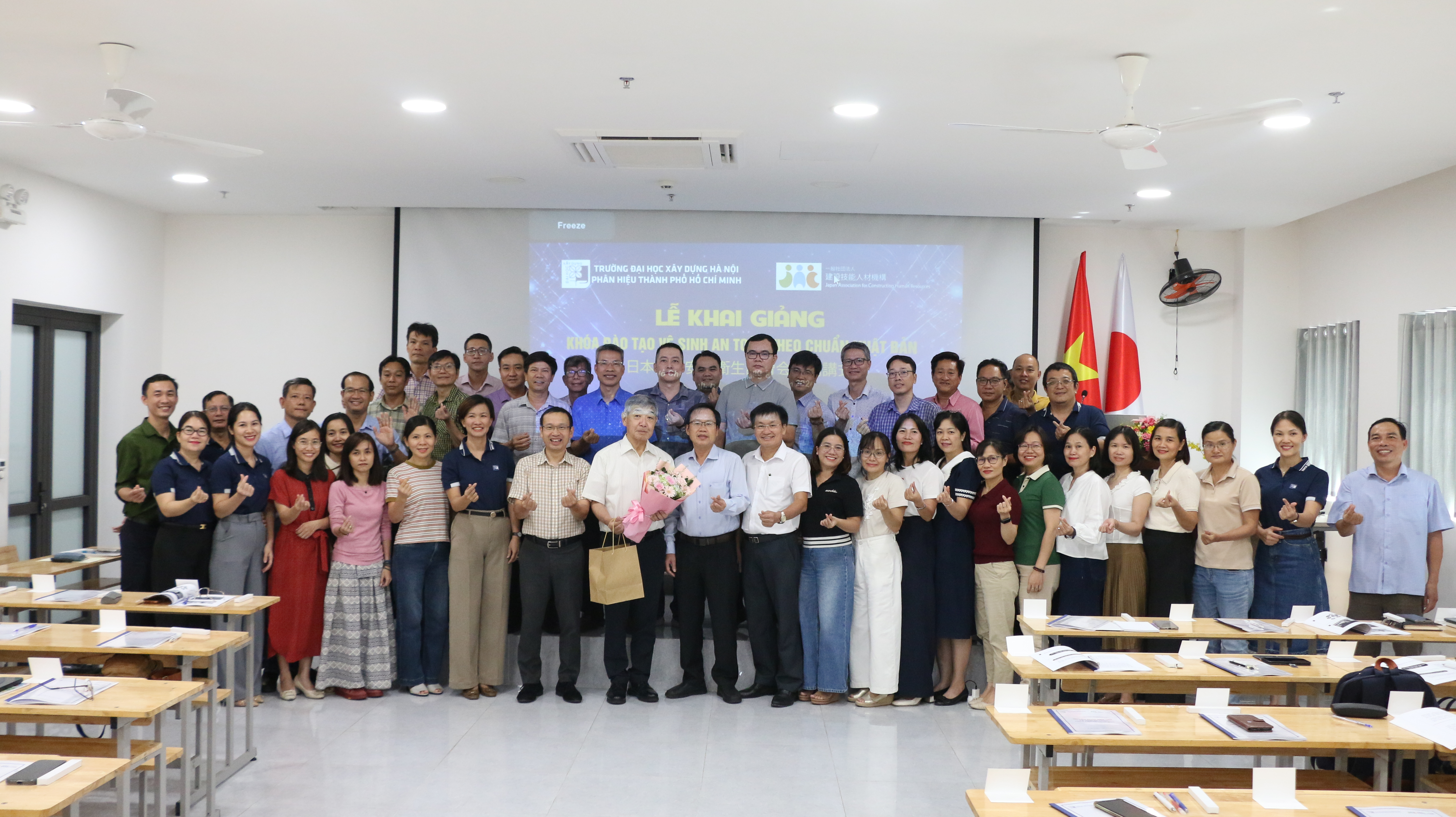 Trường Đại Học Xây Dựng Hà Nội - Phân Hiệu TP.HCM Phối Hợp JAC Tổ Chức Khóa Đào Tạo Vệ Sinh An Toàn Theo Chuẩn Nhật Bản
